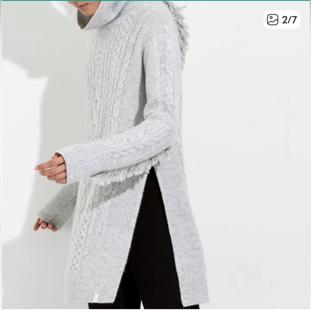 Kit & Ace Size M/L “Dahlia Turtleneck" Cashmere Sweater Cream to Light Grey